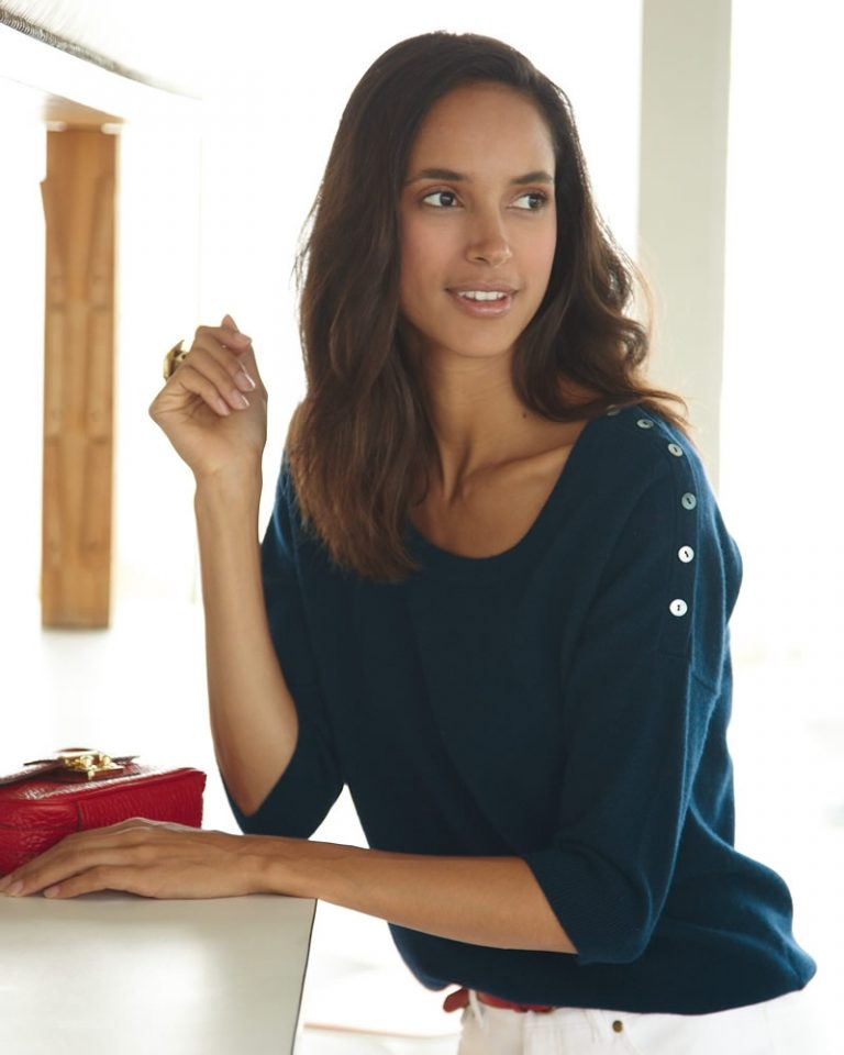 Blue cashmere sweater with shoulder shell buttons