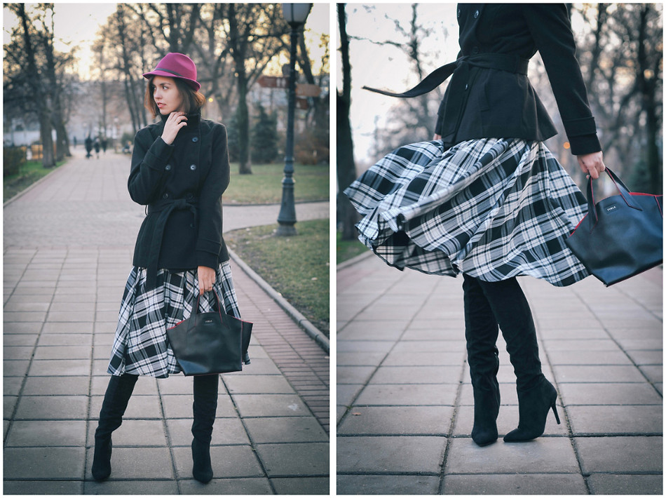 Daria Harman stylist blogger from Moscow Russian Federation wearing black HM over the knee stiletto boots