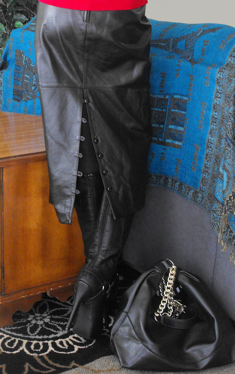 Vintage Bermans black leather skirt