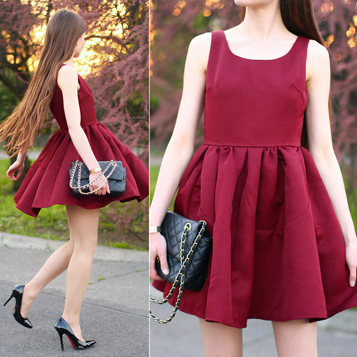 maroon dress with black shoes