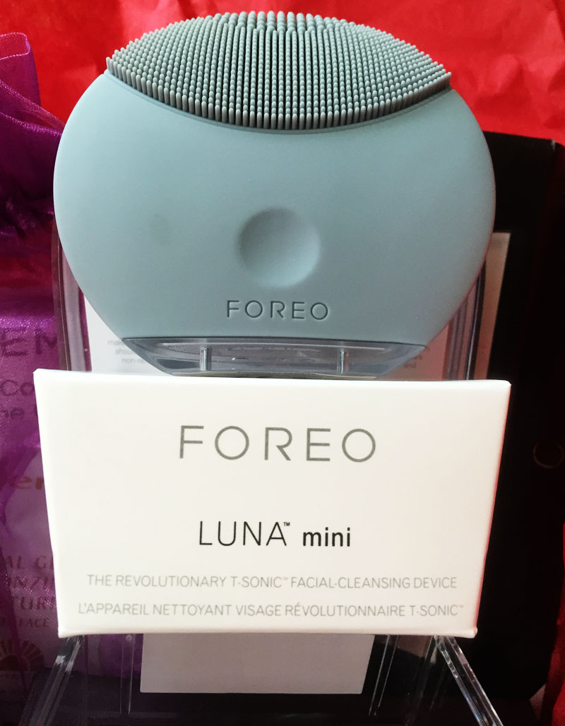 Foreo Luna mini revolutioary t-sonic facial cleansing device