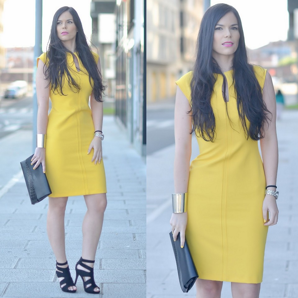 what color shoes to wear with a yellow dress - Blogger Musician Paula Deiros from Galicia Spain wears yellow dress with black strappy heels