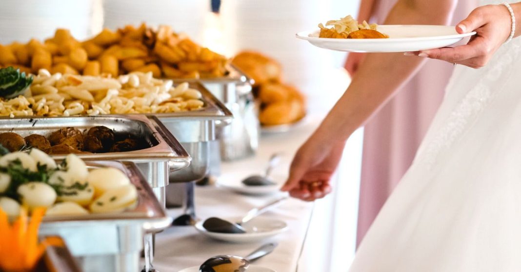 How To Accommodate Your Wedding Guests’ Dietary Needs