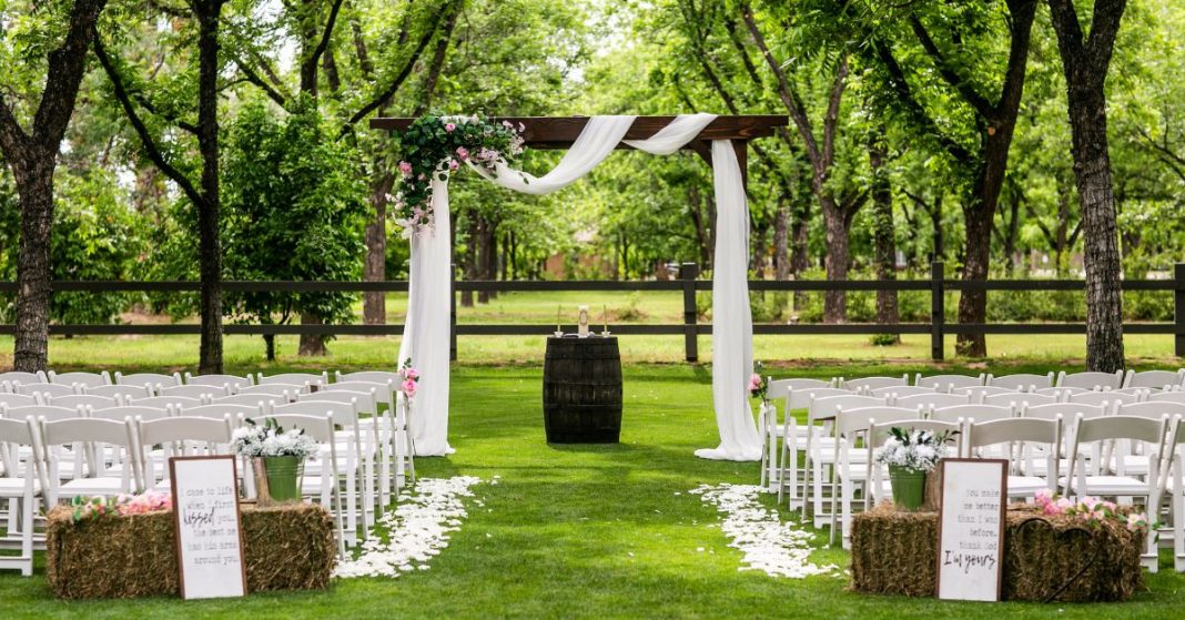 3 Advantages of Having an Outdoor Wedding